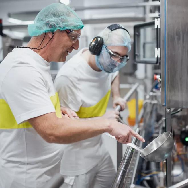 alternant avec son tuteur en usine